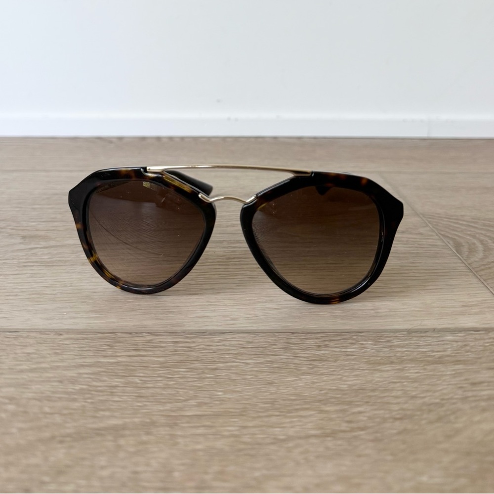 PRADA PR12QS Tortoise Shell / Brown
Sunglasses Full Set - Picture 2 of 7